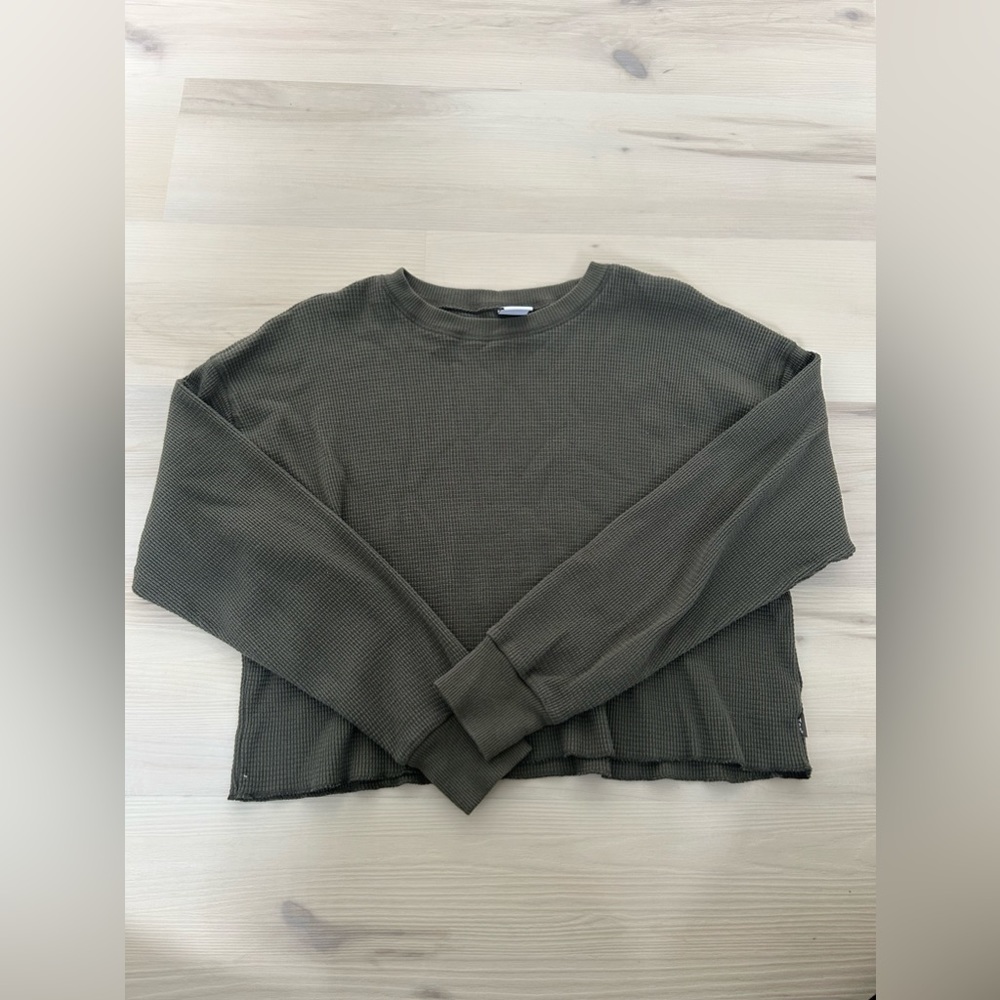 Green Aritzia waffle longsleeve. Size medium